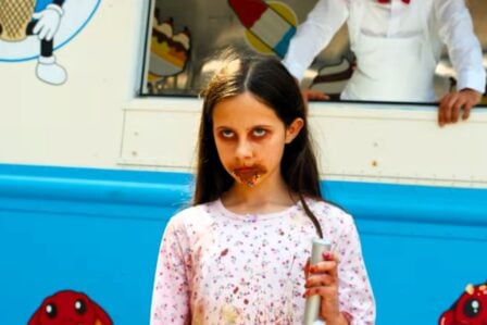 Le très gore Ice Cream Man transforme les enfants en psychopathes. Âmes sensibles s'abstenir !