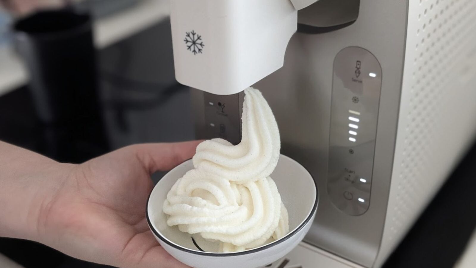 Test Moulinex Freezi : la machine à glace qui veut manger la part de Ninja