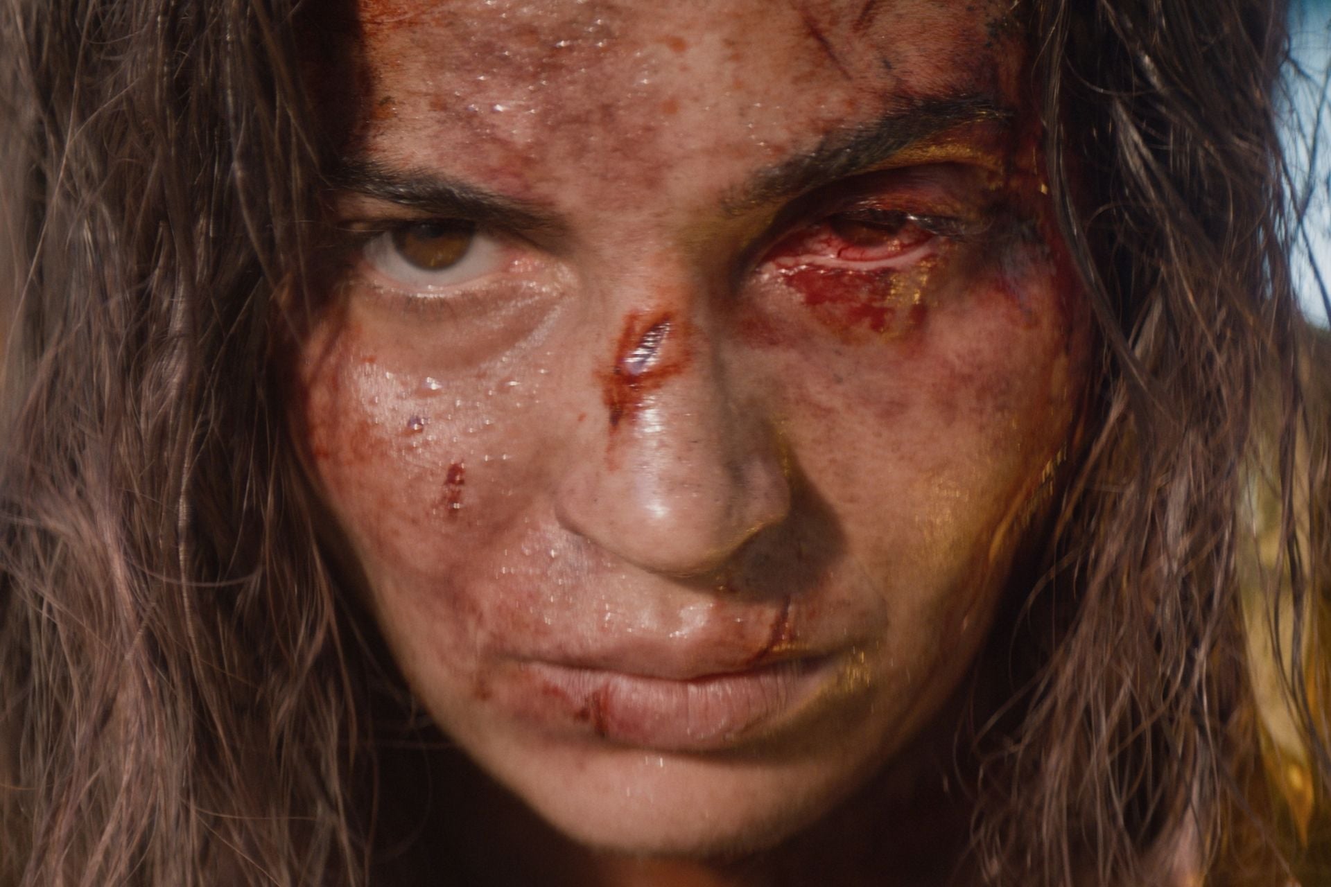 Critique Evil Dead Burn : le film d’horreur le plus génialement gore de 2026