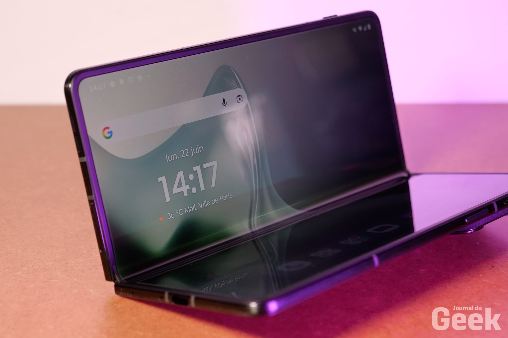 Motorola Razr Fold 17