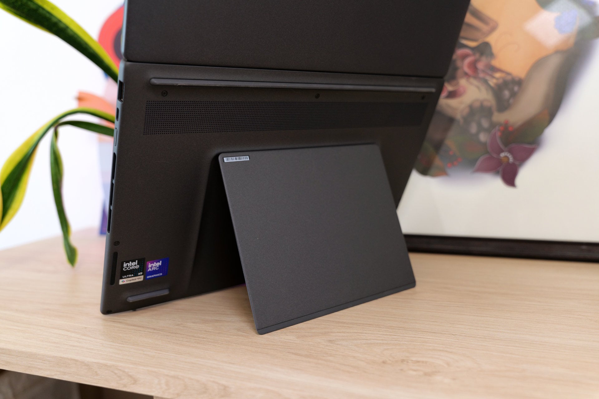 Asus Zenbook Duo 2026 Bequille