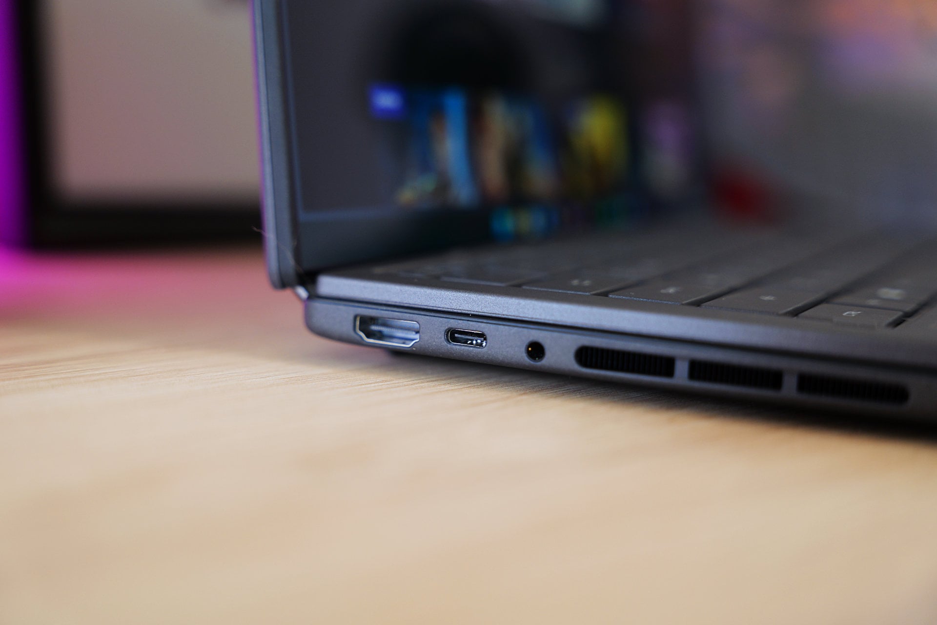 Asus Zenbook Duo 2026 Ports Gauche
