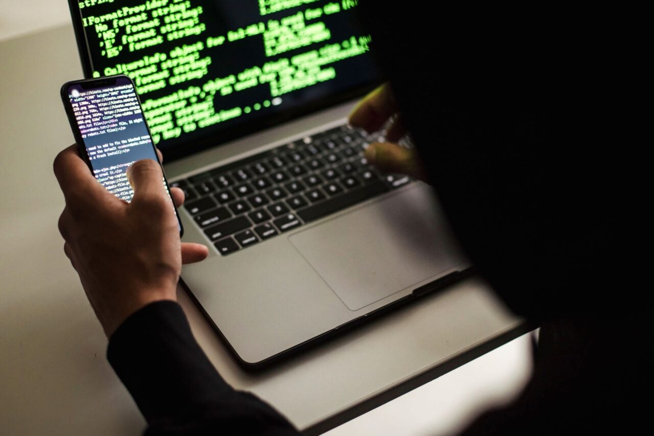 Hacker smartphone mac