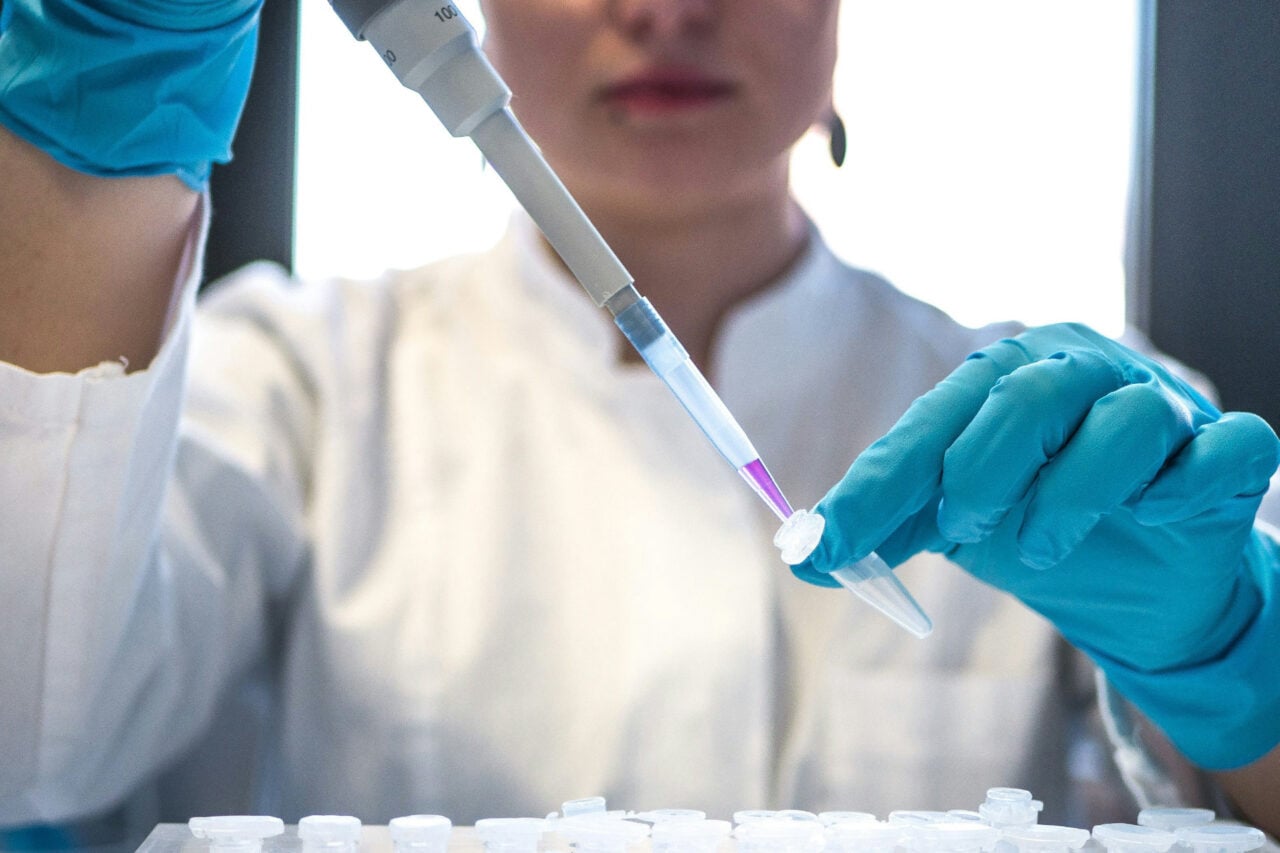 Des chercheurs ont utilisé l’IA pour créer un nouveau virus, «sans danger» pour l’Homme