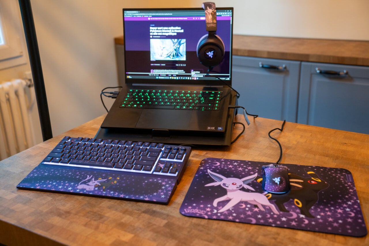 Rose bonbon ou nuit étoilée ? Nos photos et notre avis sur les deux setups Razer Pokémon des 30 ans