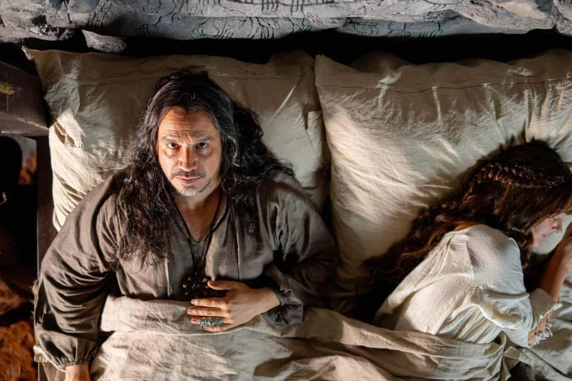 Alexandre Astier explique pourquoi Kaamelott - Deuxième volet : Partie 2 a été repoussé (et ça transpire la peur)