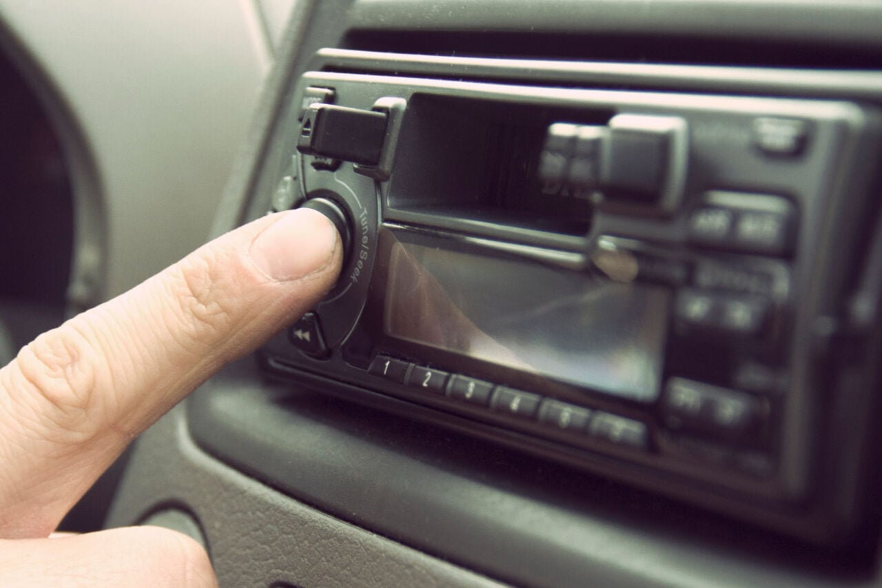 La radio ne veut pas disparaître des voitures