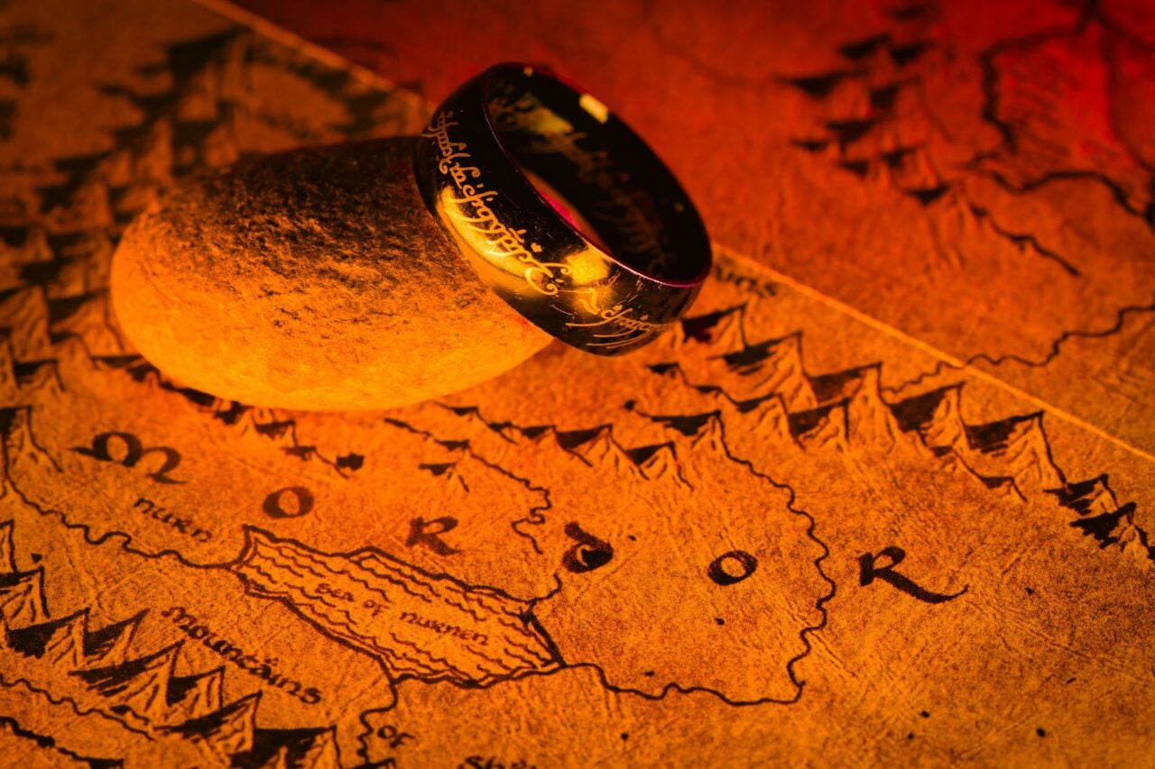 Un roman inédit de Tolkien sort en France, 80 ans après sa création
