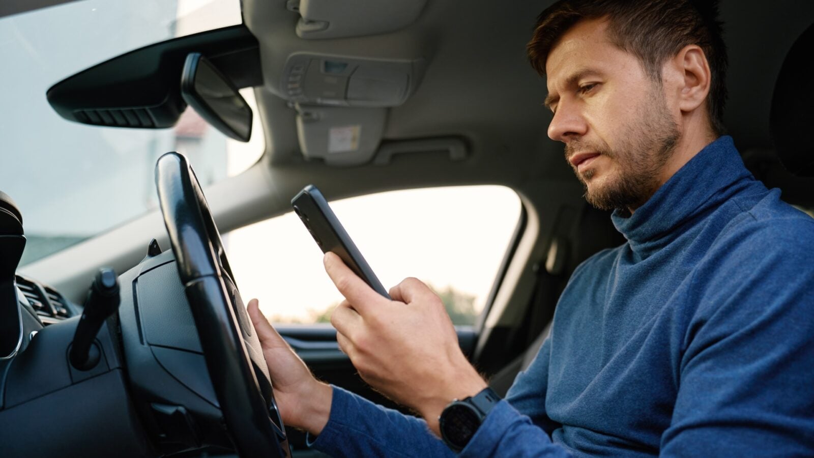 Dans ces départements, le smartphone au volant vous fait carrément perdre votre permis