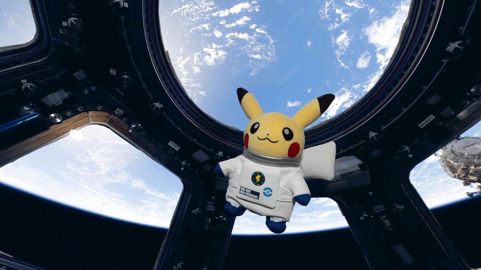Ce Pikachu a bouclé plus de 1000 tours de la Terre à bord de l’ISS, et l’ESA en a fait une exposition (à ne pas manquer) qui va parcourir toute l’Europe