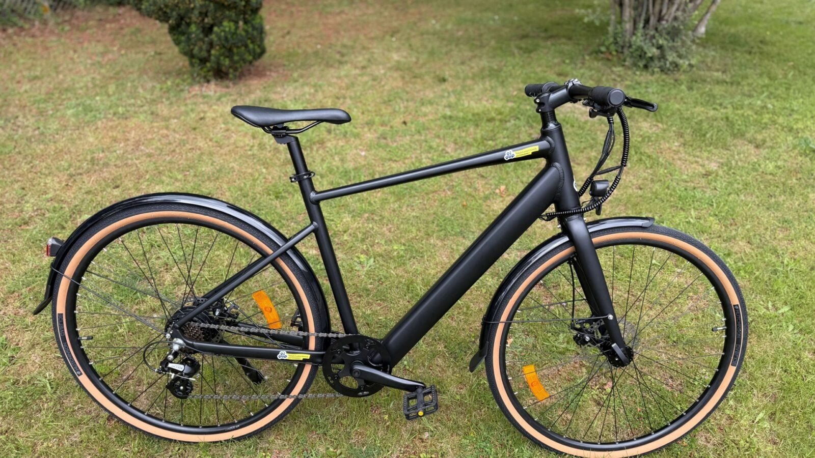 Ce vélo électrique n’a ni batterie, ni chargeur, ni prise, et plus de 1 500 exemplaires roulent déjà en France
