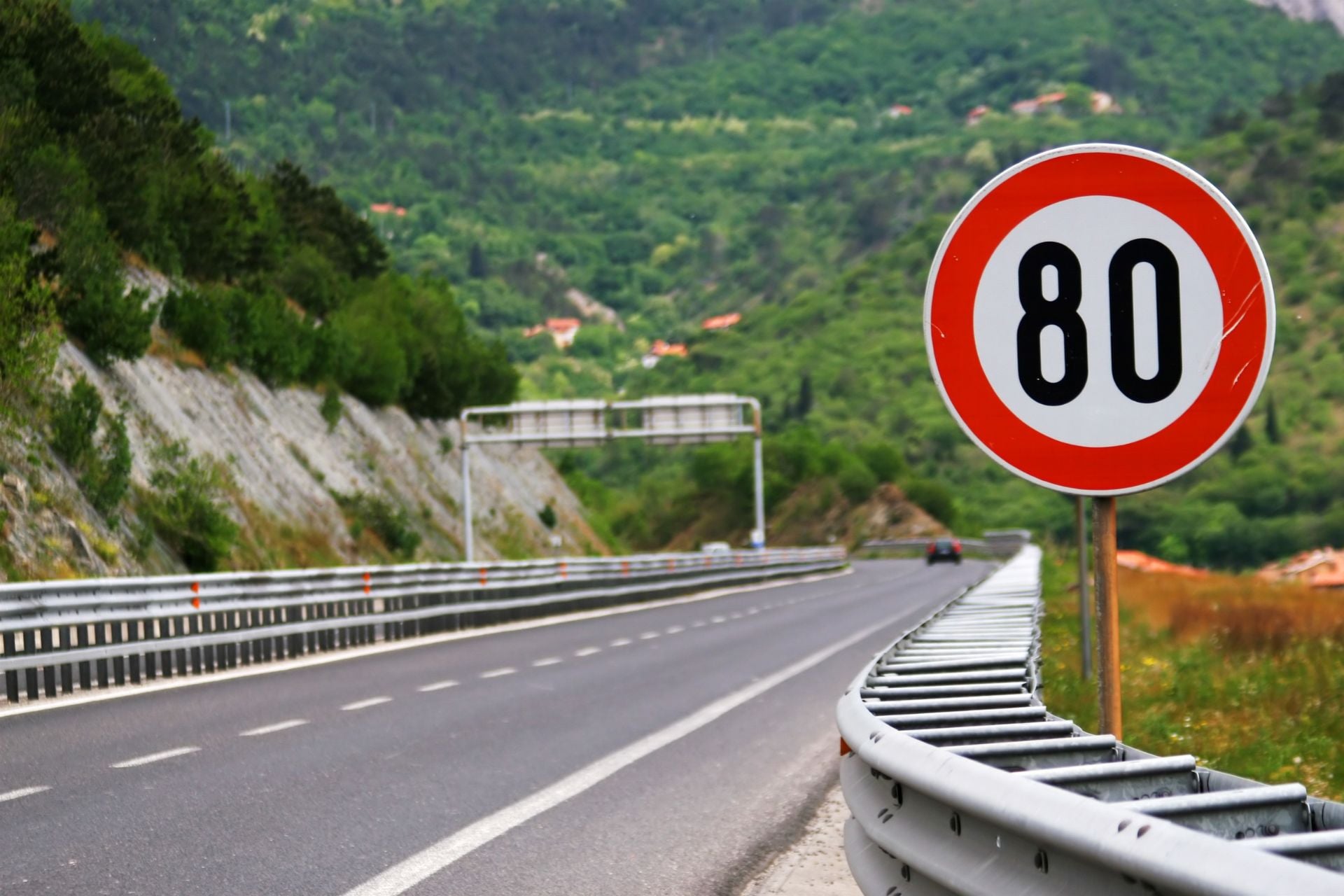 Hausse du prix de l'essence, les autoroutes bientôt limitées à 80 km/h