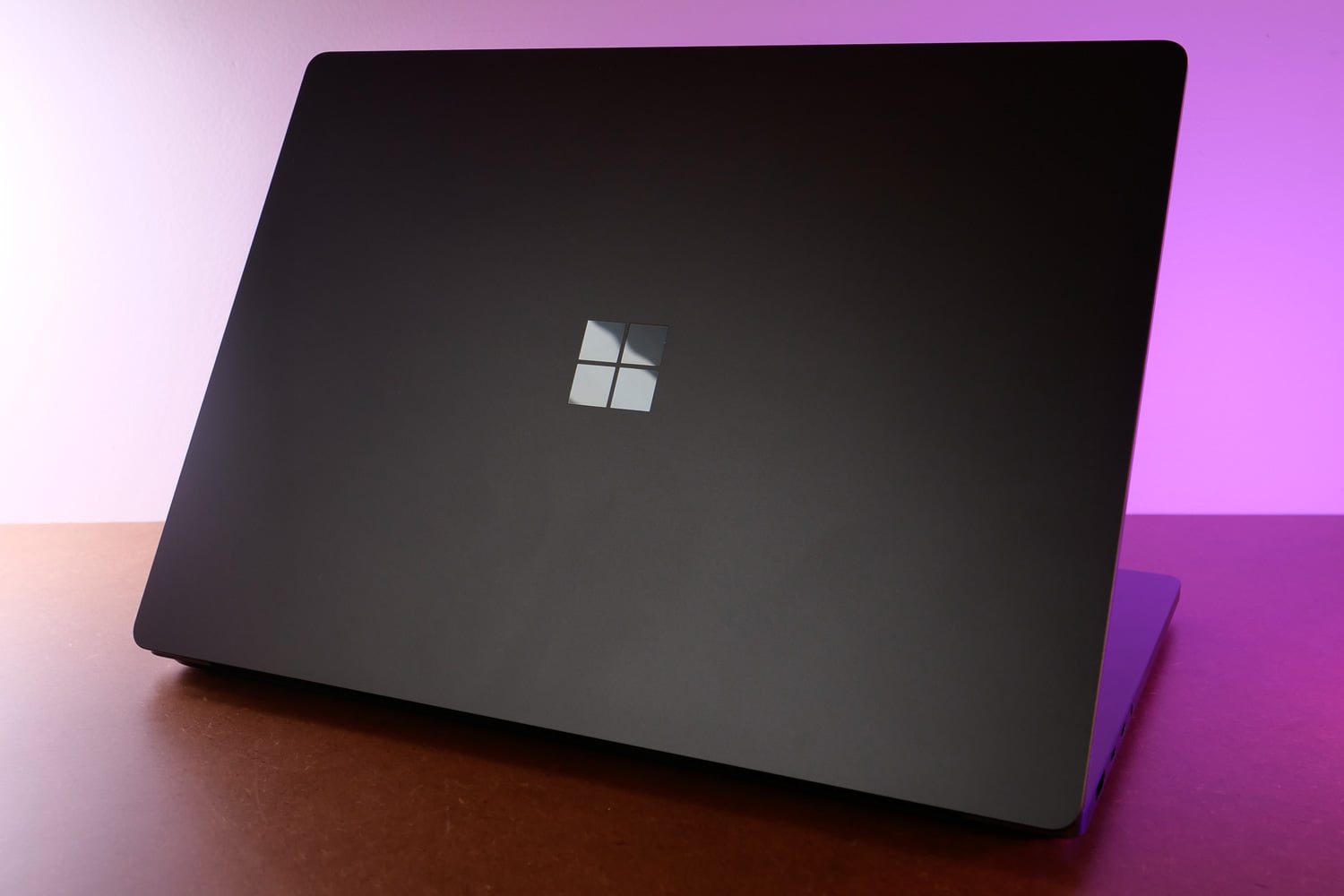 Microsoft Surface Laptop Ultra Live 10