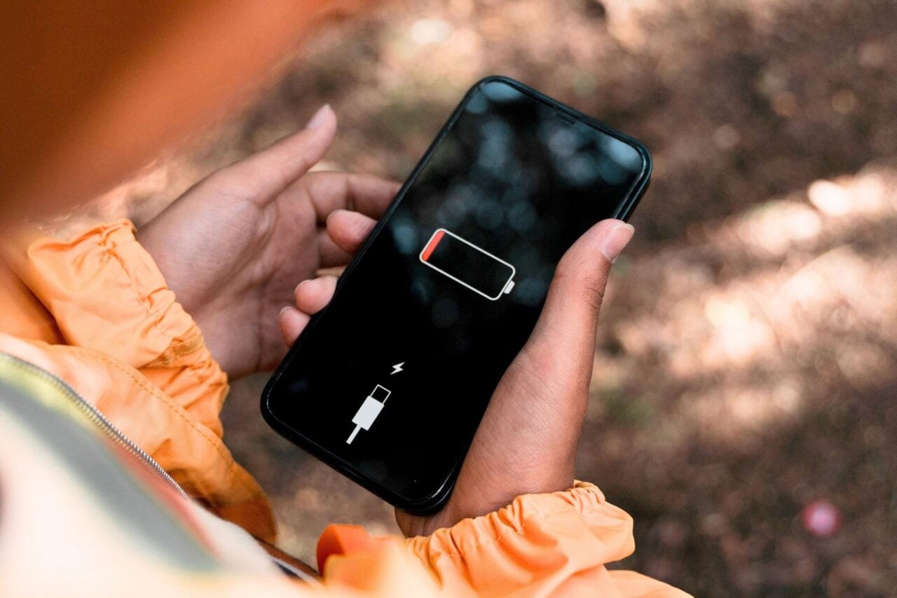 iOS 27 : ce nouveau réglage vide la batterie de l’iPhone, désactivez-le maintenant