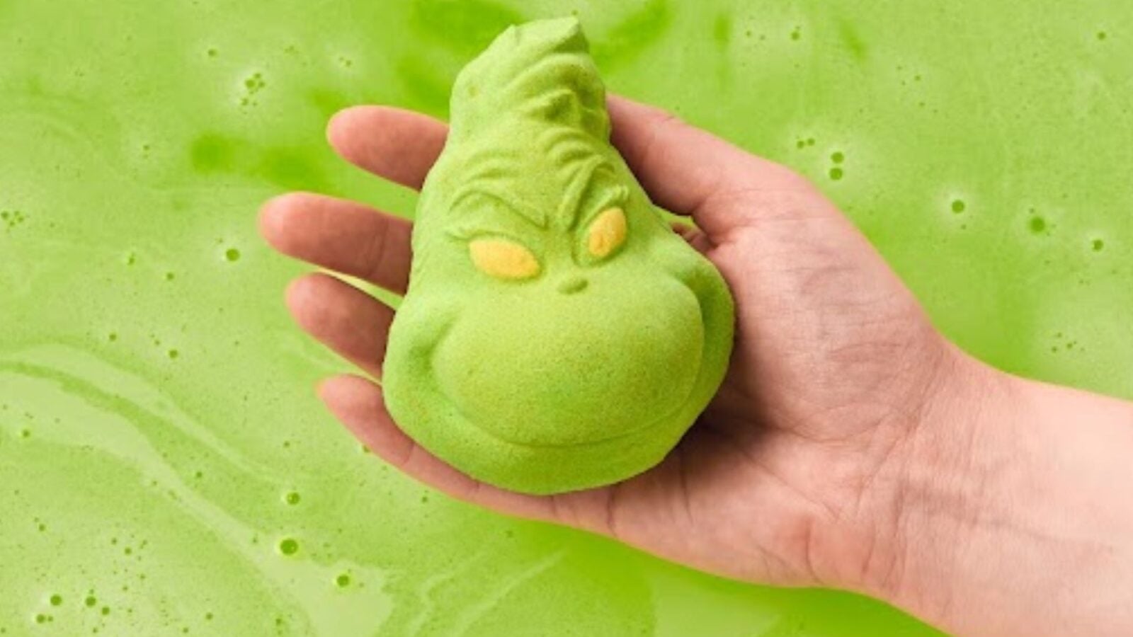 Le Grinch débarque chez Lush pour Noël, et l’odeur est à tomber