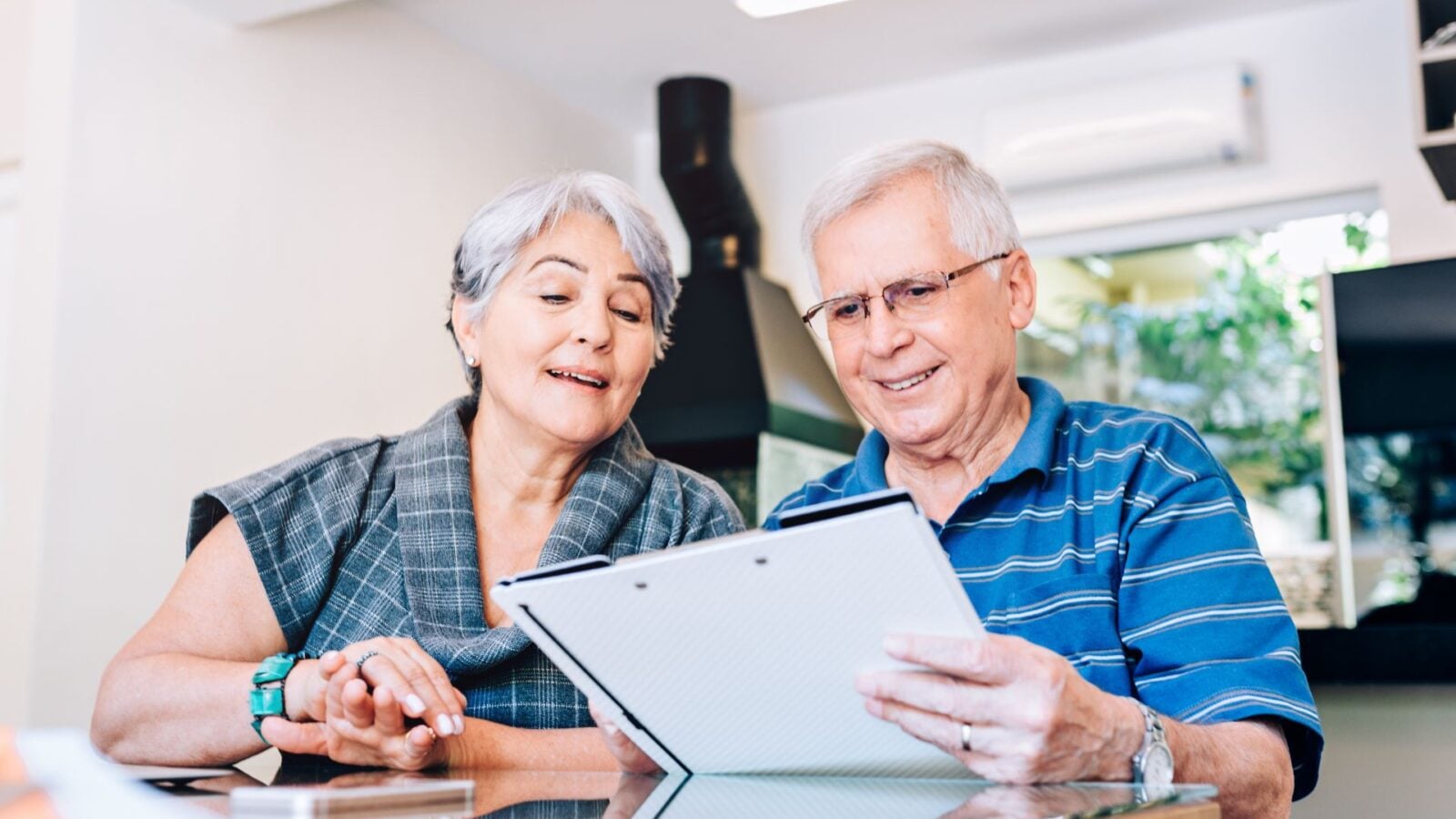 Être payé à ne plus travailler jusqu’à 64 ans : c’est quoi ce texte qui vient d’être voté ?