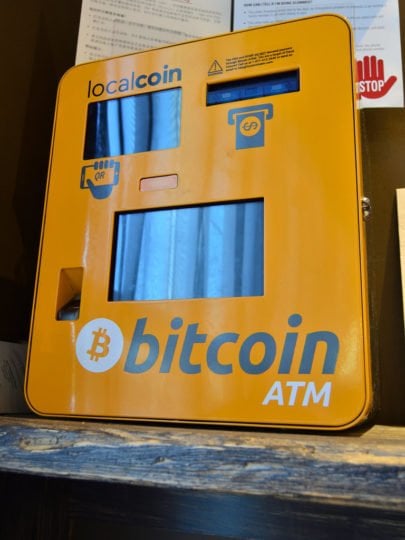 Distributeur ATM Bitcoin de la marque localcoin