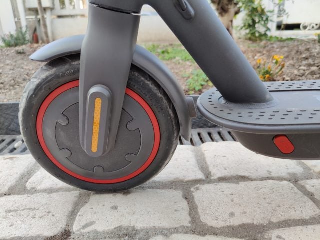 Changer Roue Avant Trottinette Xiaomi Pro 2