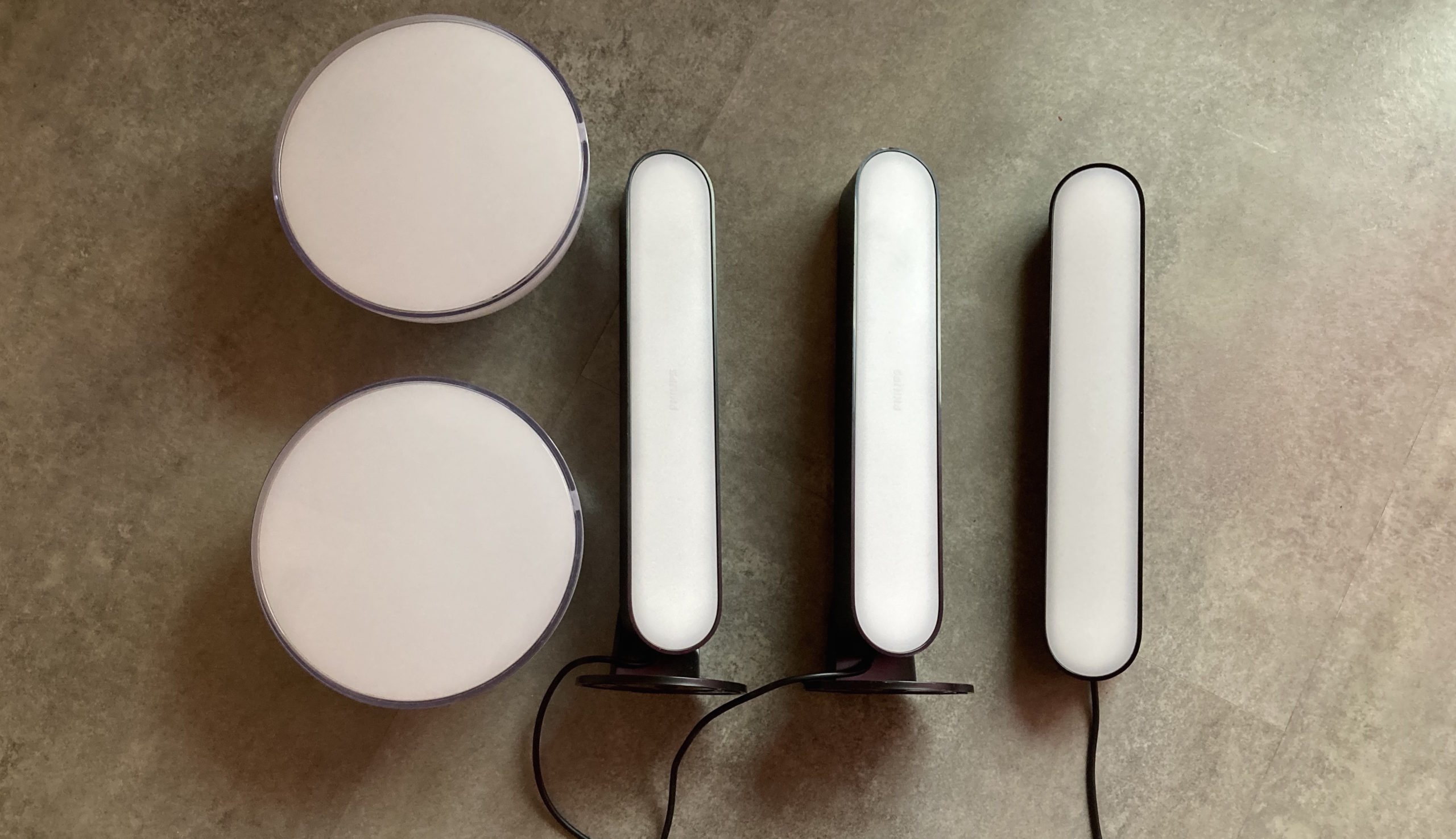 🔥 Bon plan : plusieurs packs complets Google Home, avec ampoules Philips  Hue et Chromecast 2