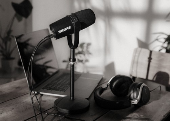 Shure dévoile son nouveau micro MV7, spécialement dédié au podcast