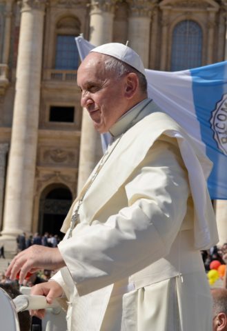 Le Pape reçoit sa première Papamobile à hydrogène