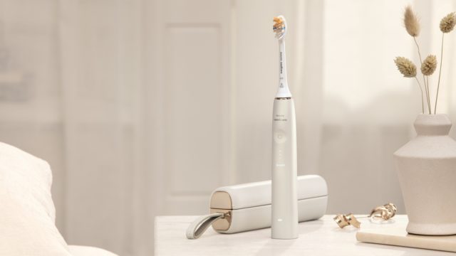 La brosse à dents Philips Sonicare 9900 Prestige s’adapte à vous