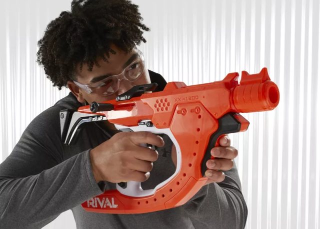 Nerf : ces nouveaux blasters tirent des balles incurvées