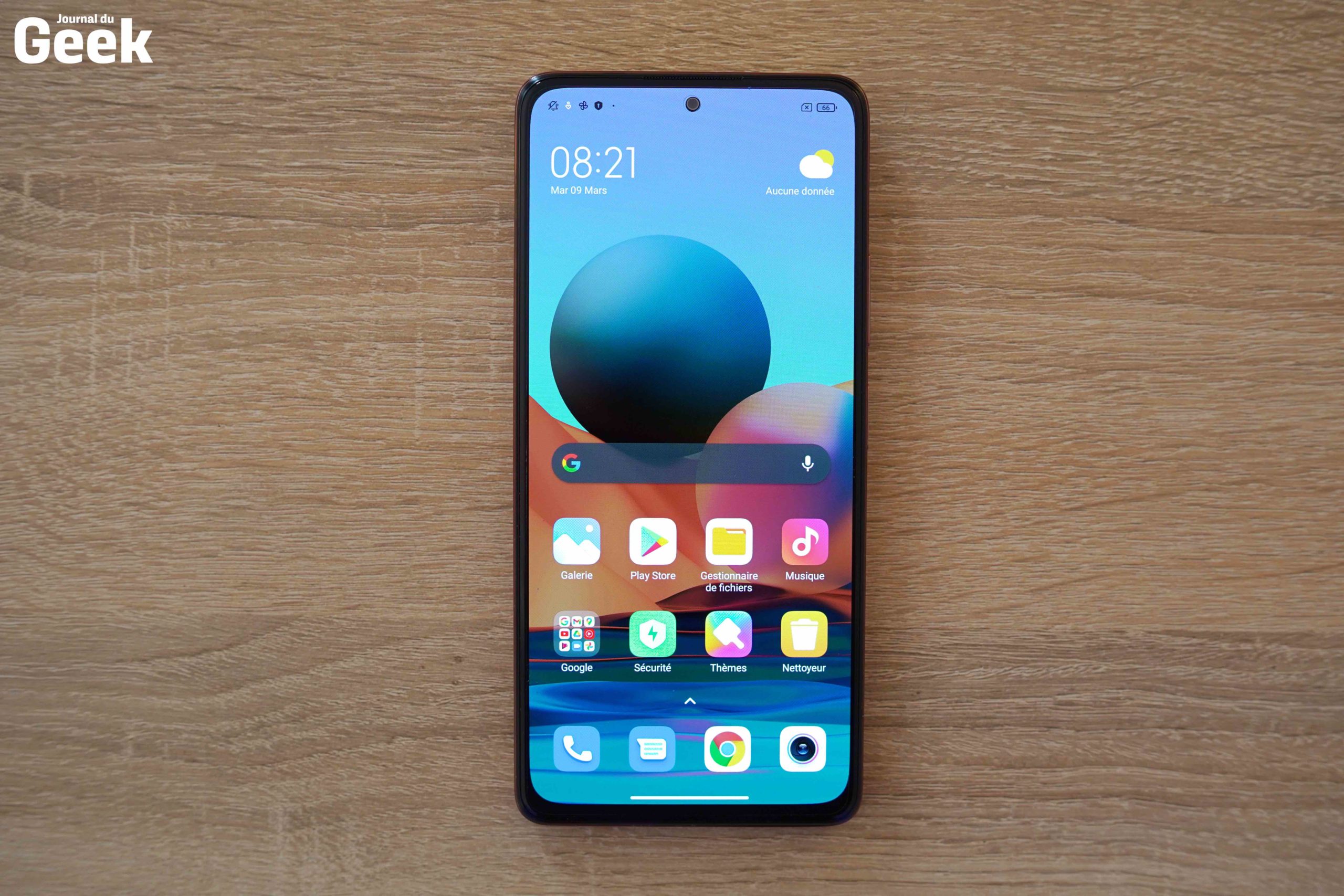 Le Redmi Note 10 Pro de face