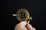 Crypto : Joe Biden approuve la création d’un dollar numérique pour contrer le bitcoin