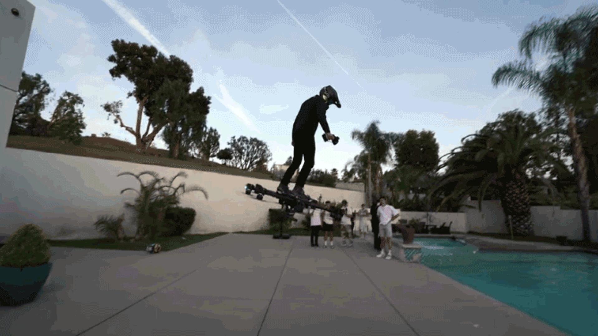 Un hoverboard fonctionnel arpente les rues de Los Angeles