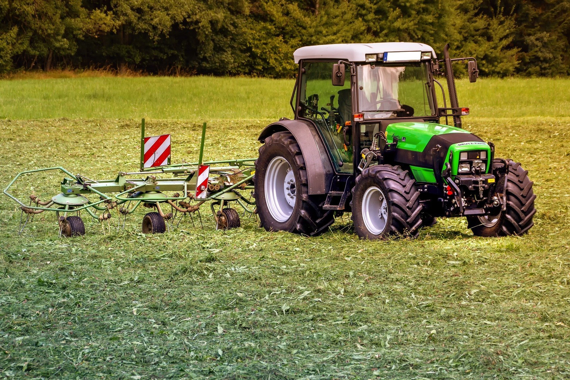 Les tracteurs sont maintenant dirigés depuis un smartphone ou une console à l'aide du GPS.