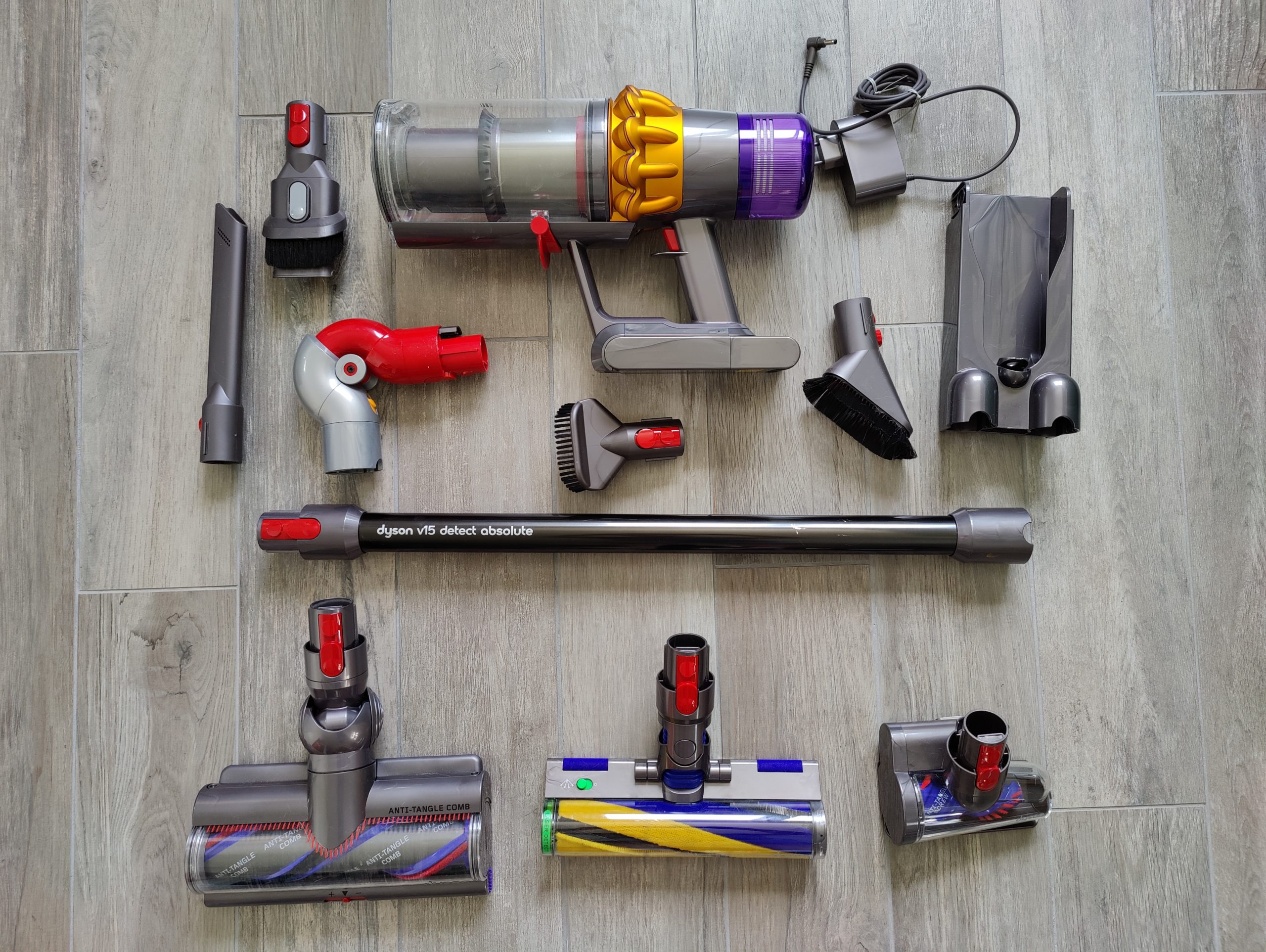 Test du Dyson V15 Detect, le meilleur aspirateur balai du moment !