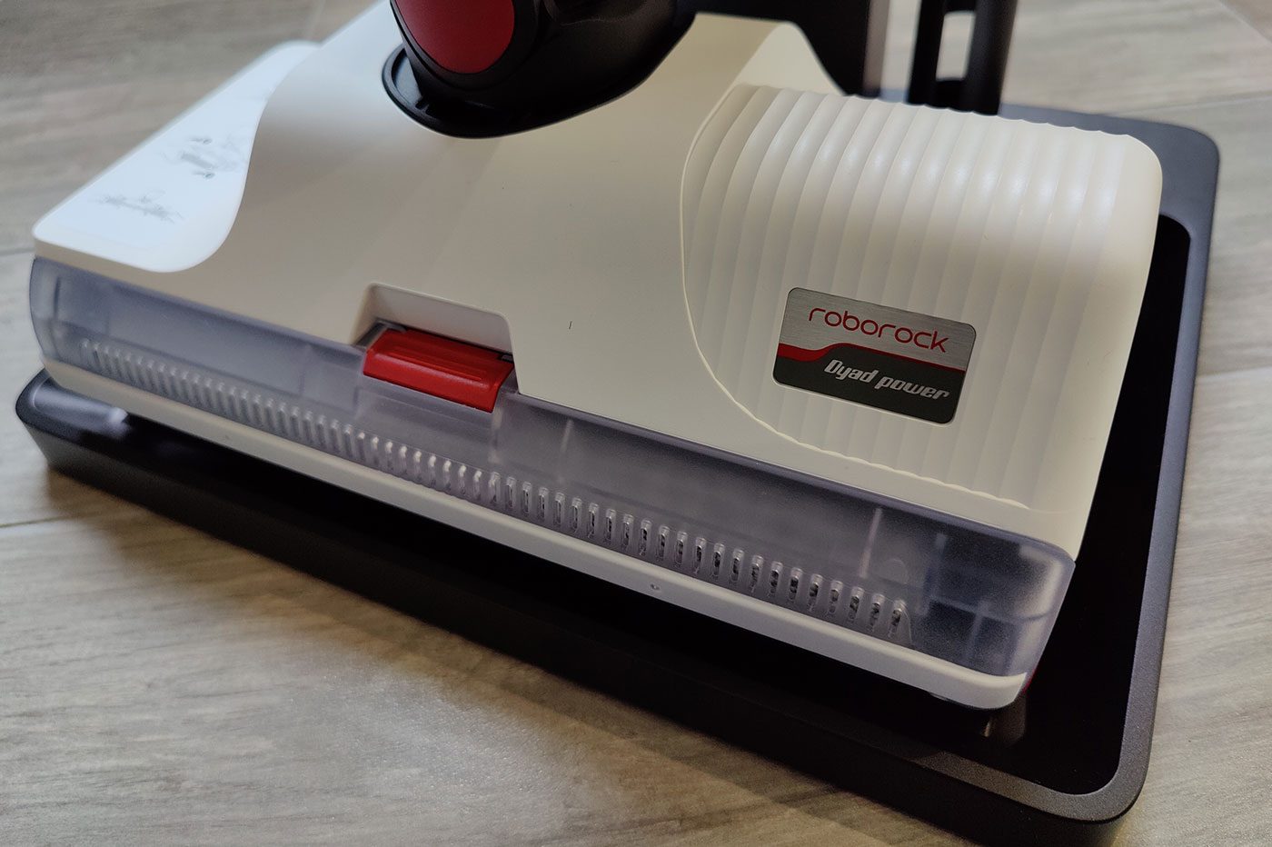 Test Roborock Dyad 2022 : un aspirateur-laveur convaincant