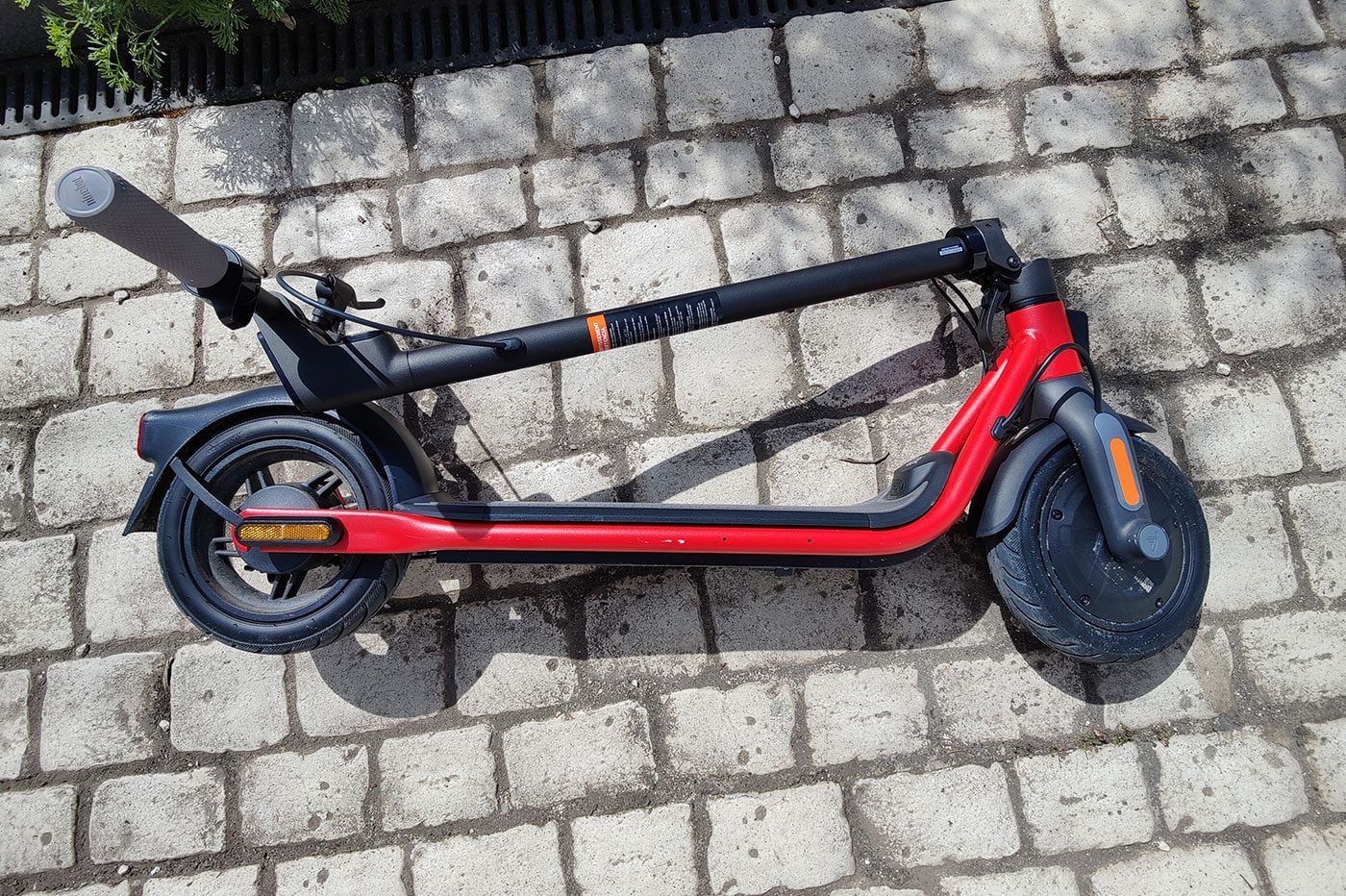 Trottinette Électrique Ninebot D18E – 500W, Autonomie 18km, Noir Et Rouge