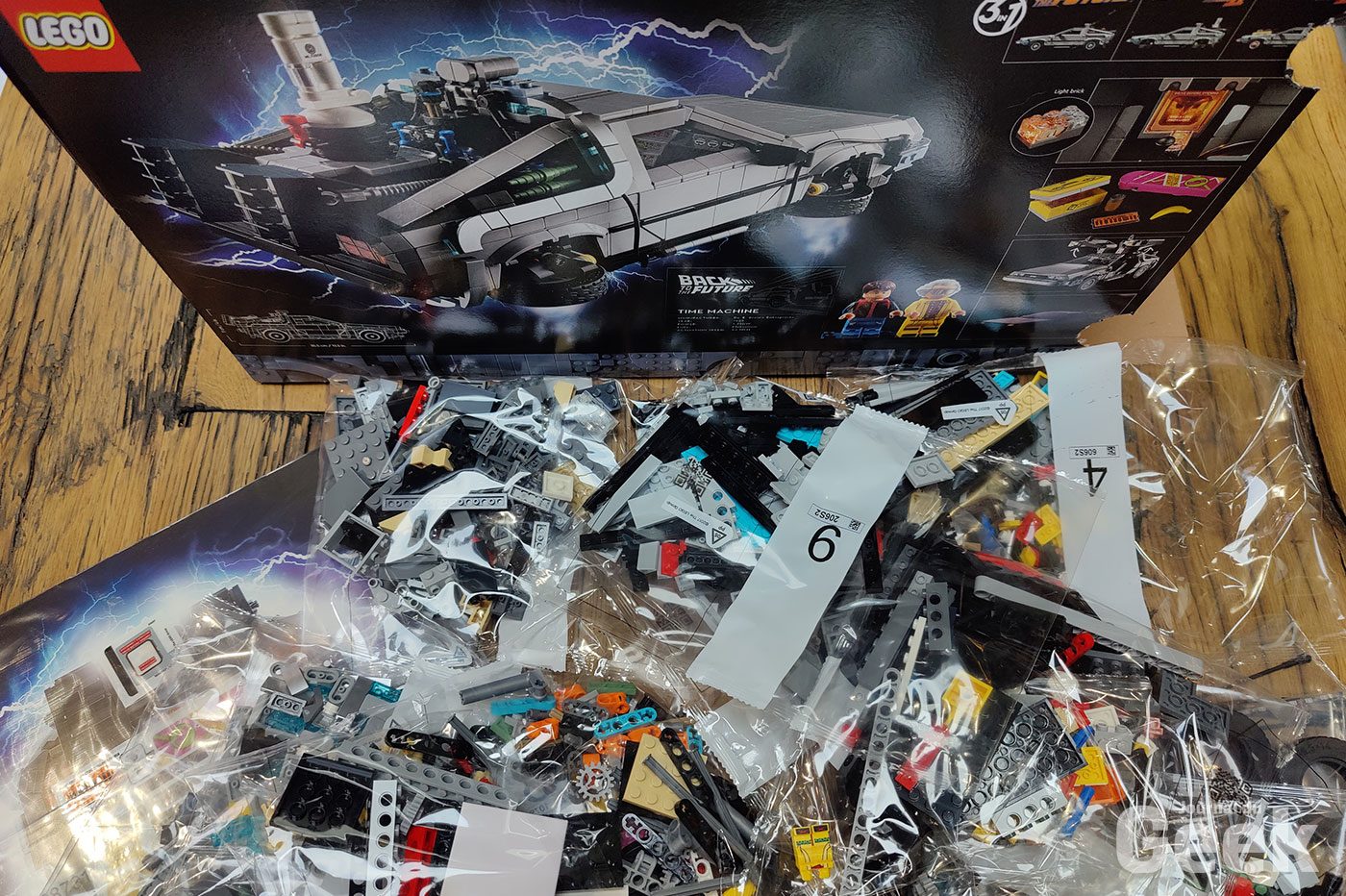 On a construit la DeLorean de Retour vers le Futur en Lego, et elle est  superbe !