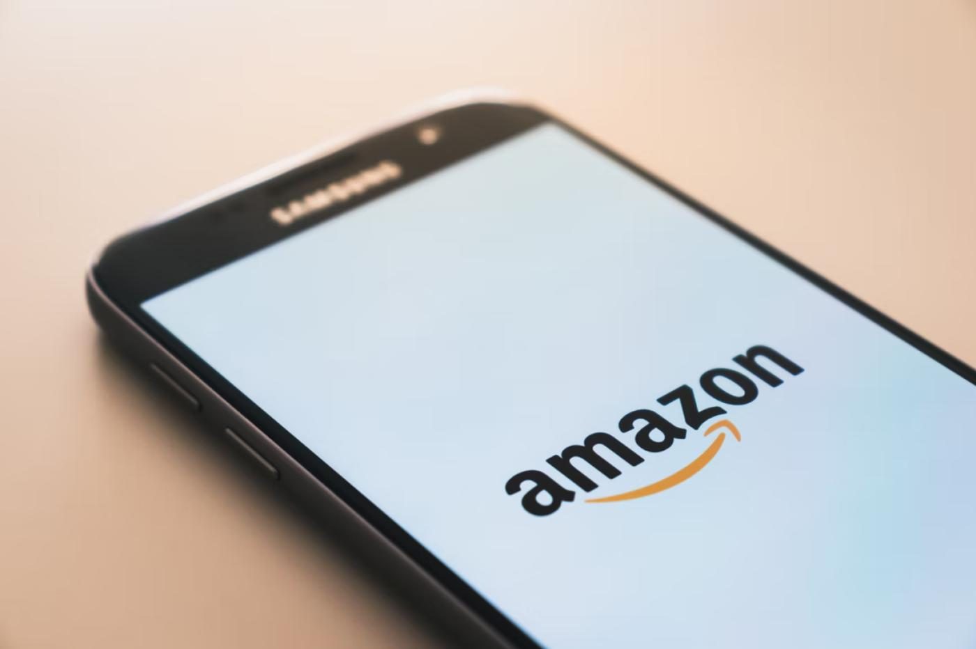 Amazon logo smartphone
