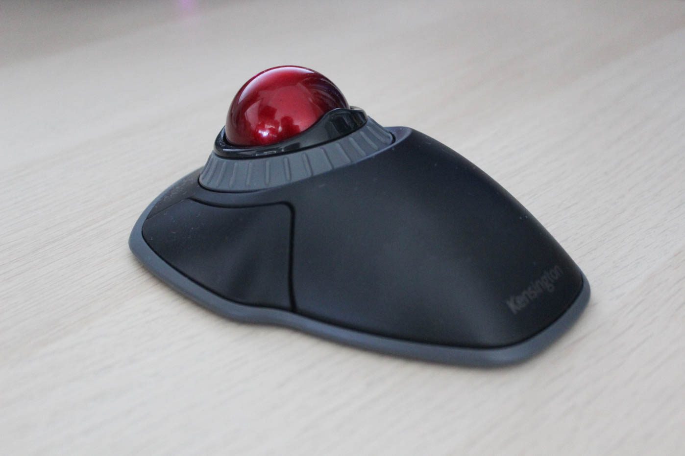 Souris sans fil avec boule de commande Orbit®