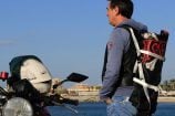 Ce porte-blouson risque de devenir indispensable pour les motards