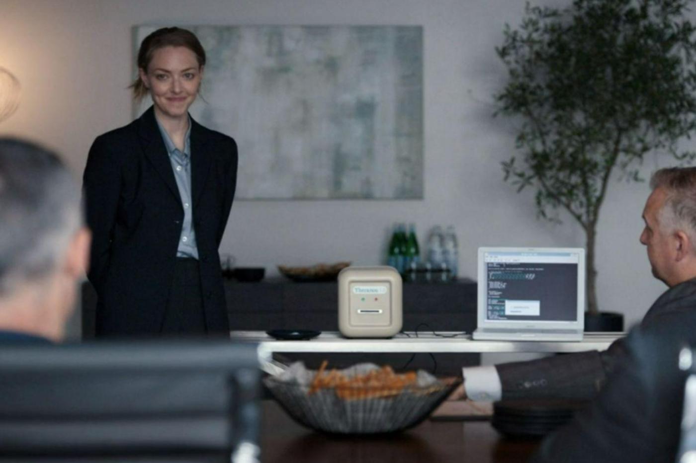 Screenshot from The Dropout series with Amanda Seyfried as Elizabeth Holmes testing the first Theranos machine