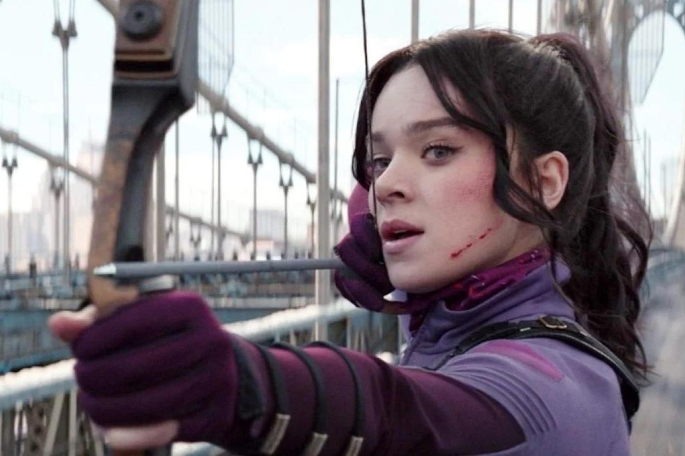 Hailee Steinfeld en tant que Kate Bishop dans la série Hawkeye