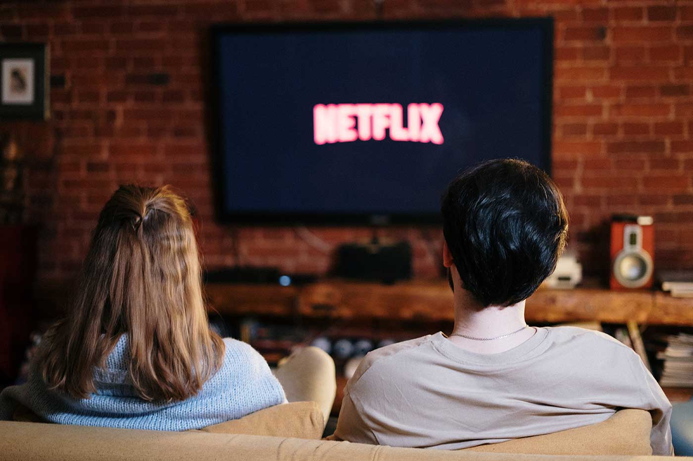 Couple regarde Netflix streaming