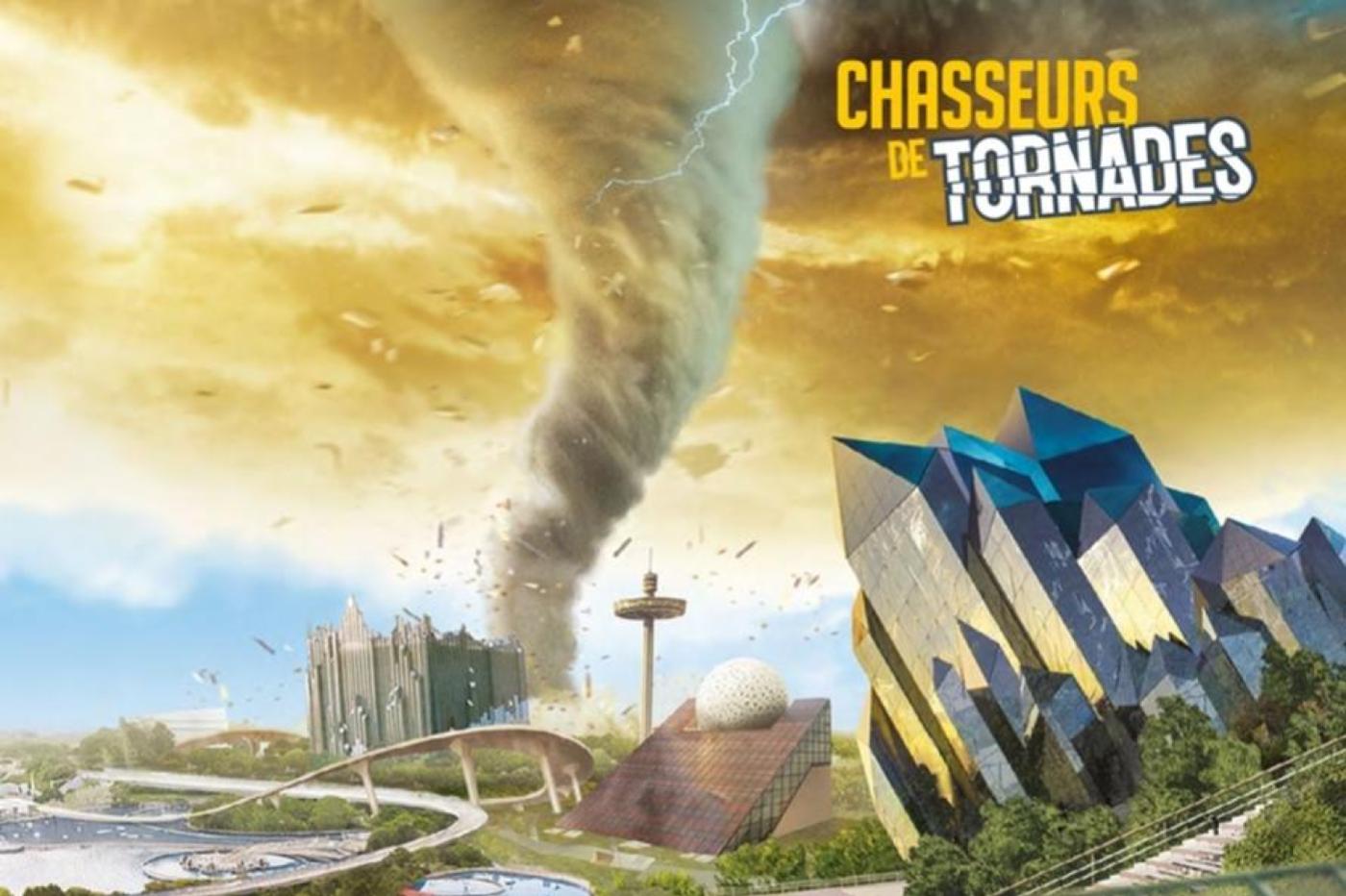 Image promotionnelle de l'attraction Chasseurs de Tornades montrant une tornade arrivant sur le parc