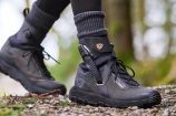 Cette chaussure à piston empêche les randonneurs de se tordre la cheville