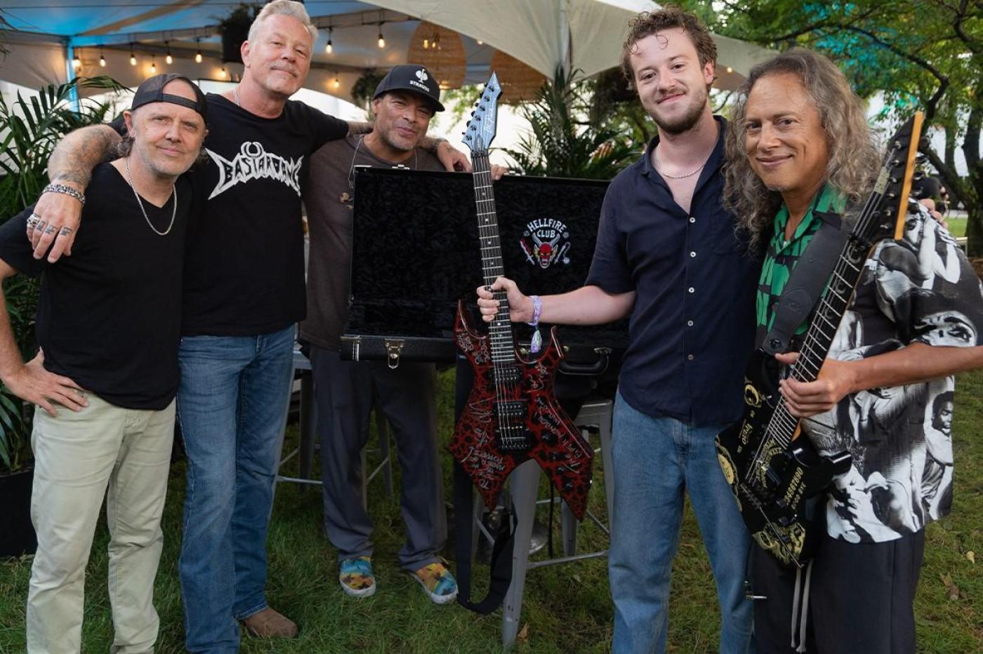 Le groupe Metallica et l'acteur Joseph Quinn à l'occasion du Lollapalooza