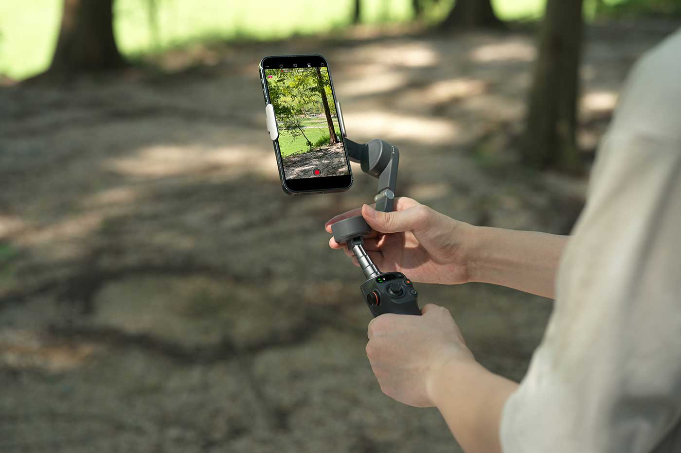 DJI Osmo Mobile 4 : le nouveau stabilisateur pour smartphone avec fixation  magnétique