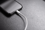 Quand charger son smartphone pour éviter les coupures d’électricité cet hiver ?