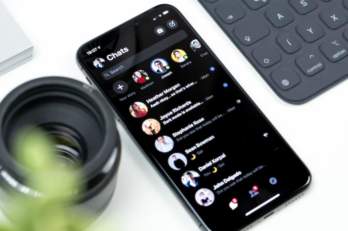 Dark mode smartphone