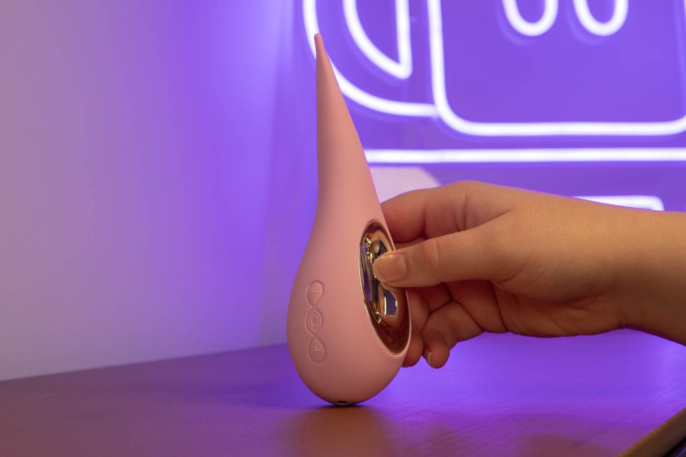 Lelo dot sextech sextoy vue côté