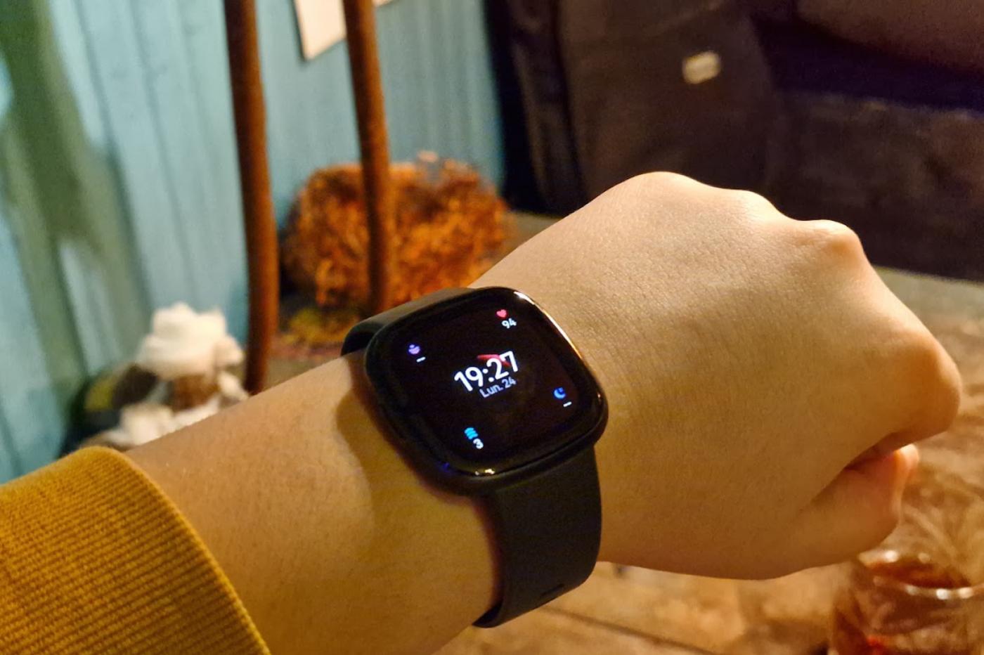 Fitbit Sense 2 poignet