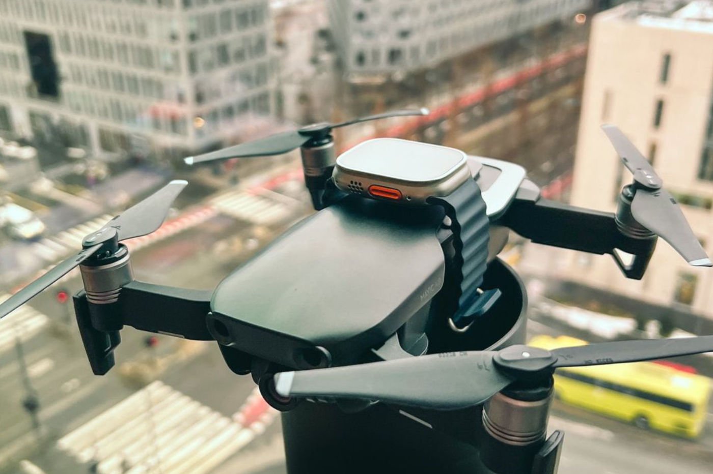 apple-watch-ultra-drone